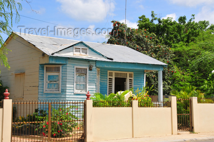 dominican251: Monte Cristi, Dominican Republic: wooden house - architecture of the Cibao region - photo by M.Torres - (c) Travel-Images.com - Stock Photography agency - Image Bank