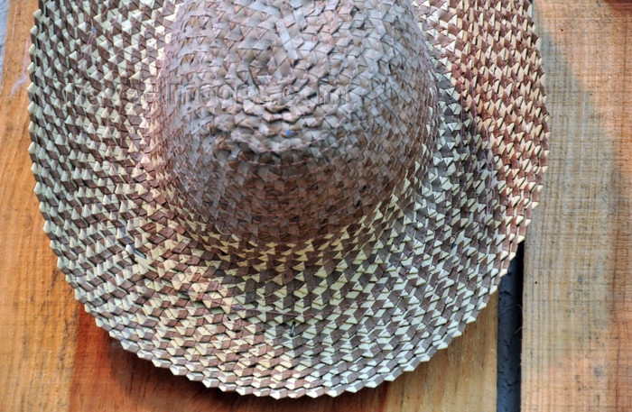 dominican271: El Catey, Samaná province, Dominican republic: colonial straw hat - Samaná El Catey International Airport - photo by M.Torres - (c) Travel-Images.com - Stock Photography agency - Image Bank