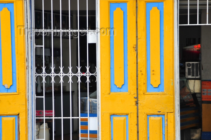 dominican288: Puerto Plata, Dominican republic: doors of the Austrian pastry shop - Reposteria Austriaca - Parque central - photo by M.Torres - (c) Travel-Images.com - Stock Photography agency - Image Bank