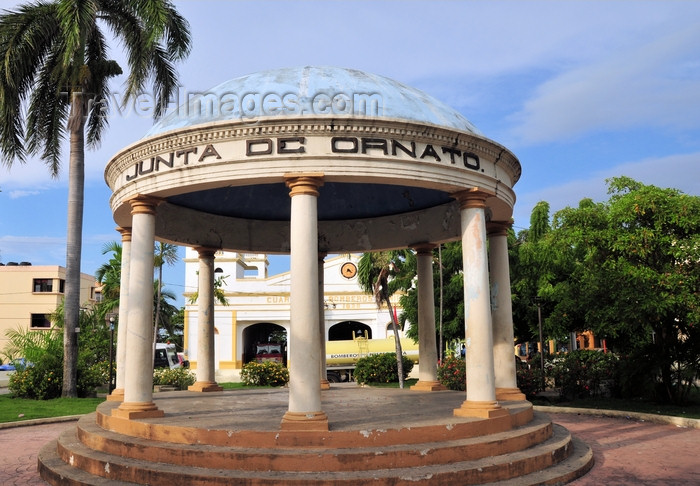 dominican295: Puerto Plata, Dominican republic: circular garden pavilion - Parque Regalado - Glorieta frente a Los Bomberos - Junta de Ornato - photo by M.Torres - (c) Travel-Images.com - Stock Photography agency - Image Bank