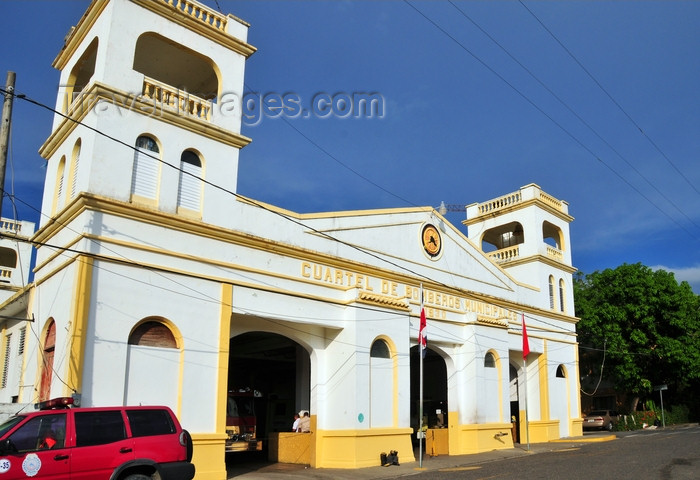 dominican299: Puerto Plata, Dominican republic: fire station - Cuerpo de Bomberos Municipales - Parque Regalado - photo by M.Torres - (c) Travel-Images.com - Stock Photography agency - Image Bank