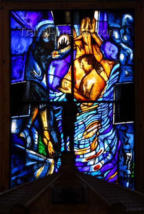 dominican30: Santo Domingo, Dominican Republic: Catedral Primada de America - modern stained glass window - Holy Metropolitan Cathedral Basilica of our Lady Holy Mary of the Incarnation - Catedral Santa Maria La Menor - Ciudad Colonial - UNESCO World Heritage site - photo by M.Torres - (c) Travel-Images.com - Stock Photography agency - Image Bank