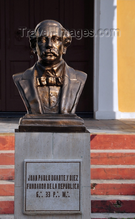 dominican302: Puerto Plata, Dominican republic: bust of Juan Pablo Duarte, free mason, 33rd degree - founder of the D.R. - Restauración masonic lodge - Logia Restauración - J.P. Duarte y Diez fundador de la República Dominicana - photo by M.Torres - (c) Travel-Images.com - Stock Photography agency - Image Bank