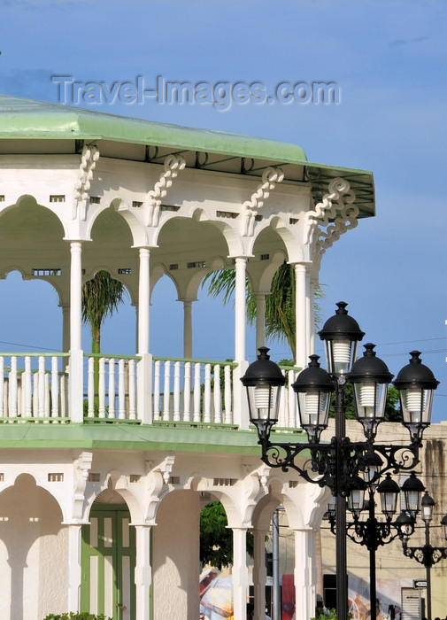 dominican308: Puerto Plata, Dominican republic: moorish arches of the bandstand and street lights of the central park - Glorieta victoriana del Parque Central Independencia -  photo by M.Torres - (c) Travel-Images.com - Stock Photography agency - Image Bank