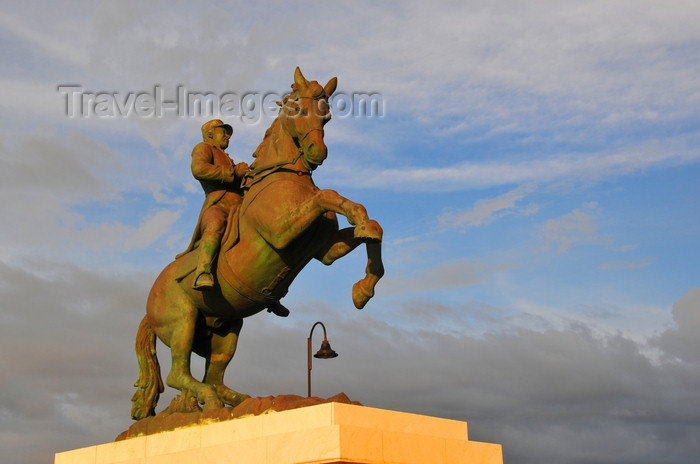 dominican317: Puerto Plata, Dominican republic: equestrian statue of General Gregorio Luperón at sunset - photo by M.Torres - (c) Travel-Images.com - Stock Photography agency - Image Bank