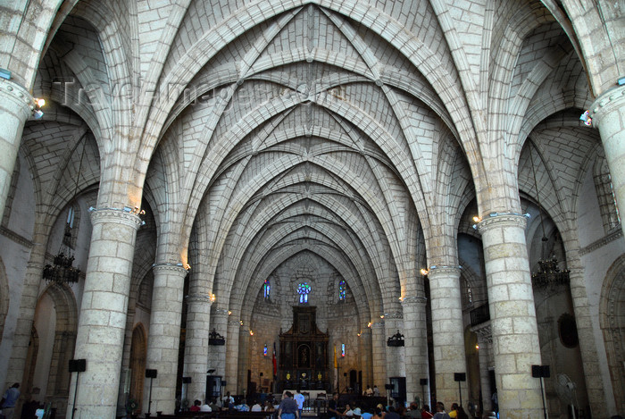 dominican34: Santo Domingo, Dominican Republic: Catedral Metropolitana Santa Maria, de La Encarnación, Primada de América - Gothic nave - architects Luis de Moya and Rodrigo de Liendo - Holy Metropolitan Cathedral Basilica of our Lady Holy Mary of the Incarnation - Ciudad Colonial - UNESCO World Heritage site - photo by M.Torres - (c) Travel-Images.com - Stock Photography agency - Image Bank