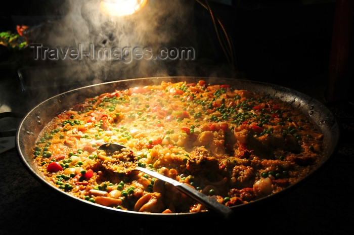 dominican340: Río San Juan, María Trinidad Sánchez province, Dominican republic: steaming seafood paella - photo by M.Torres - (c) Travel-Images.com - Stock Photography agency - Image Bank