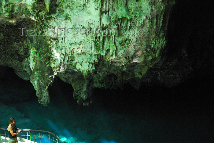 dominican44: Santo Domingo, Dominican Republic: Parque de los Tres Ojos - Park of the Three Eyes - pond in a cave - photo by M.Torres - (c) Travel-Images.com - Stock Photography agency - Image Bank