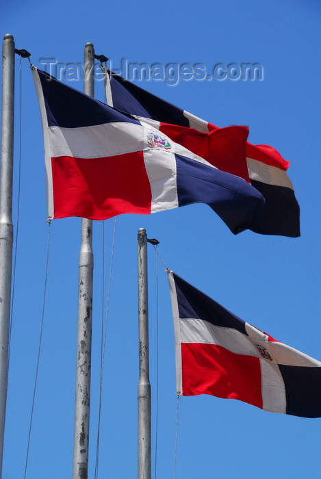 dominican48: Santo Domingo, Dominican Republic: tree Dominican flags - Puerta de la Atarazana - photo by M.Torres - (c) Travel-Images.com - Stock Photography agency - Image Bank