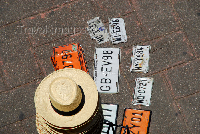 dominican60: Santo Domingo, Dominican Republic: hats and license plates - Plaza de España  - photo by M.Torres - (c) Travel-Images.com - Stock Photography agency - Image Bank