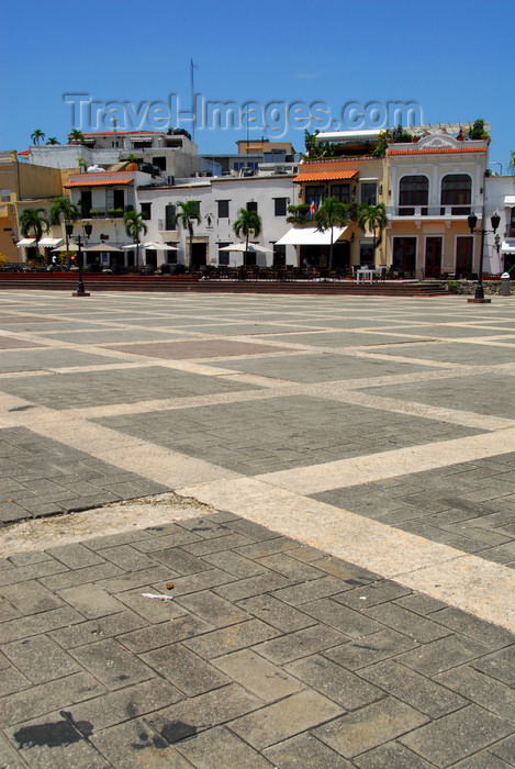 dominican61: Santo Domingo, Dominican Republic: Plaza de España - pavement and façades - photo by M.Torres - (c) Travel-Images.com - Stock Photography agency - Image Bank