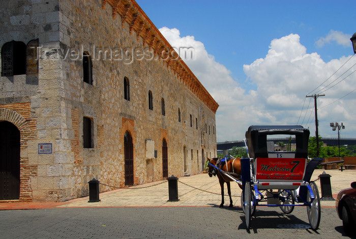 dominican71: Santo Domingo, Dominican Republic: caleche at the Museum of the Royal Houses - Museo de las Casas Reales - Ciudad Colonial - photo by M.Torres - (c) Travel-Images.com - Stock Photography agency - Image Bank