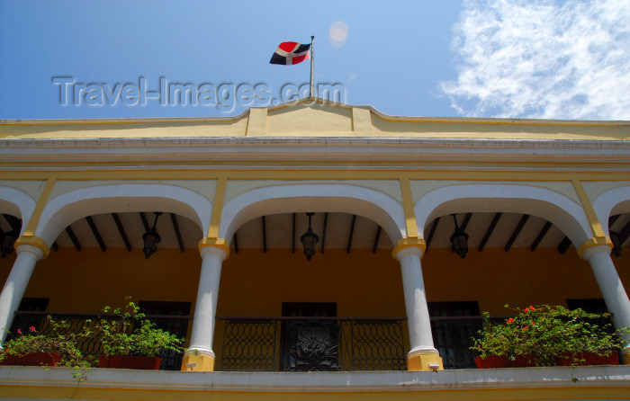 dominican76: Santo Domingo, Dominican Republic: Palacio de Borgellá - balcony - 19th Century porticoed façade - Calle Isabel la Católica, Zona Colonial - photo by M.Torres - (c) Travel-Images.com - Stock Photography agency - Image Bank