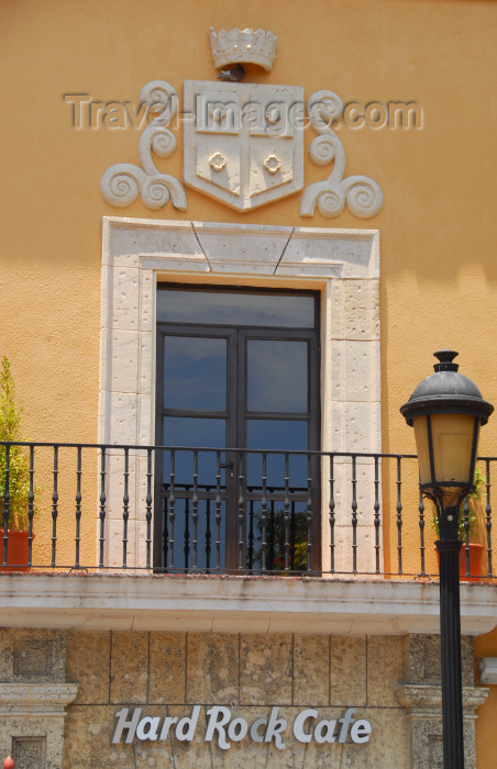 dominican77: Santo Domingo, Dominican Republic: Hard Rock Café Santo Domingo - balcony - Parque Colón, colonial zone - photo by M.Torres - (c) Travel-Images.com - Stock Photography agency - Image Bank