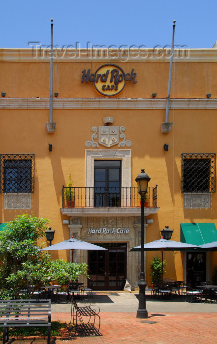 dominican78: Santo Domingo, Dominican Republic: Hard Rock Café Santo Domingo - Parque Colón - photo by M.Torres - (c) Travel-Images.com - Stock Photography agency - Image Bank