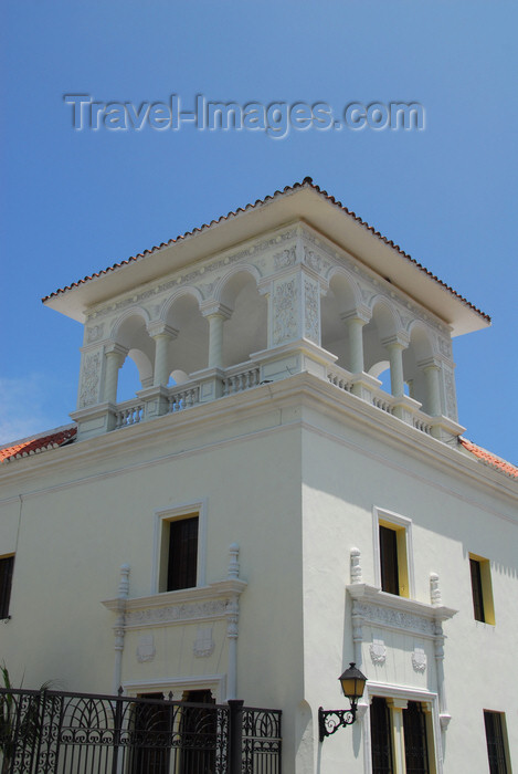 dominican89: Santo Domingo, Dominican Republic: Casa del Sacramento - Built in the 14th century by Diego Caballero, Secretary of the Real Audience - Calle Isabel la Católica - photo by M.Torres - (c) Travel-Images.com - Stock Photography agency - Image Bank