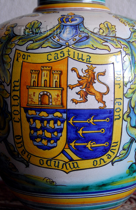 dominican9: Santo Domingo, Dominican Republic: Alcazar de Colon - kitchen - vase with coat of arms and mention of the 'new world' - Ciudad Colonial - Unesco World Heritage - photo by M.Torres - (c) Travel-Images.com - Stock Photography agency - Image Bank