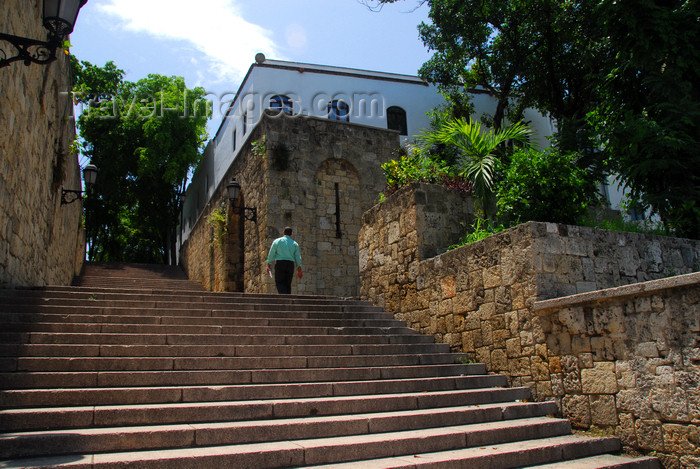 dominican92: Santo Domingo, Dominican Republic: stairs at the Eastern end of Calle El Conde - photo by M.Torres - (c) Travel-Images.com - Stock Photography agency - Image Bank