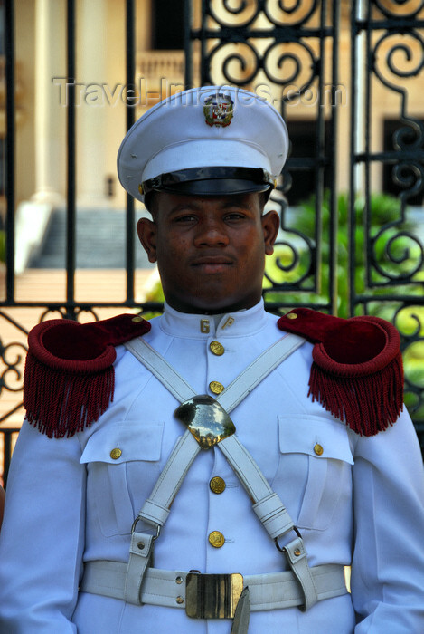 dominican97: Santo Domingo, Dominican Republic: Palacio Nacional - presidential guard - photo by M.Torres - (c) Travel-Images.com - Stock Photography agency - Image Bank