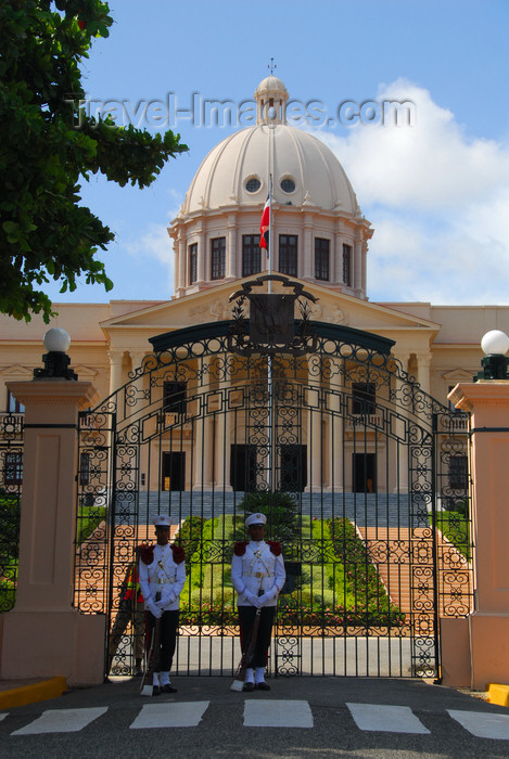 dominican99: Santo Domingo, Dominican Republic: Palacio Nacional - gate and presidential guard of honour - photo by M.Torres - (c) Travel-Images.com - Stock Photography agency - Image Bank