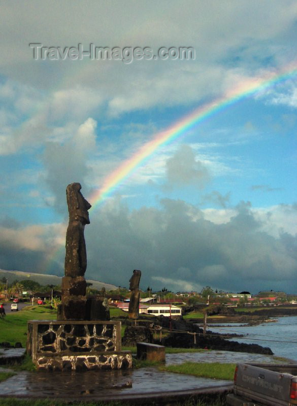 easter2: Moai (Ilha da Pascoa, Isla de Pascua) : rainbow behind the statues - UNESCO world heritage site - photo by Roe Eime - (c) Travel-Images.com - Stock Photography agency - Image Bank