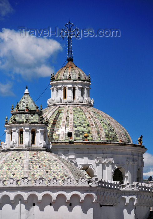 ecuador104: Quito, Ecuador: tiled domes of the Iglesia de la Compañia, seen from Plaza San Francisco - photo by M.Torres - (c) Travel-Images.com - Stock Photography agency - Image Bank