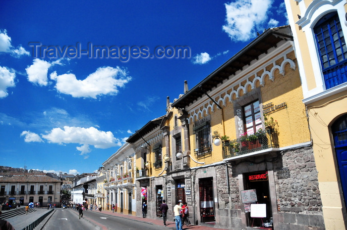 ecuador109: Quito, Ecuador: colonial palace converted to commerce - Plaza de San Francisco - east side - Calle Sebastián de Benalcazar - photo by M.Torres - (c) Travel-Images.com - Stock Photography agency - Image Bank