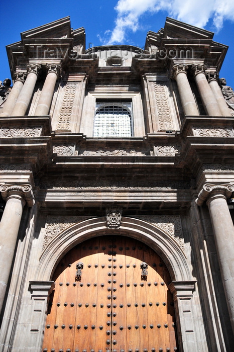 ecuador118: Quito, Ecuador: iglesia de El Sagrario - Church of the Shrine - sculpted stone facade with Ionic columns - architects José Jaime Ortiz and Bernardo de Legarda - Calles García Moreno and Espejo - photo by M.Torres - (c) Travel-Images.com - Stock Photography agency - Image Bank