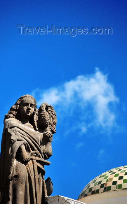 ecuador120: Quito, Ecuador: iglesia de El Sagrario - Church of the Shrine - statue on the edge of the façade - photo by M.Torres - (c) Travel-Images.com - Stock Photography agency - Image Bank