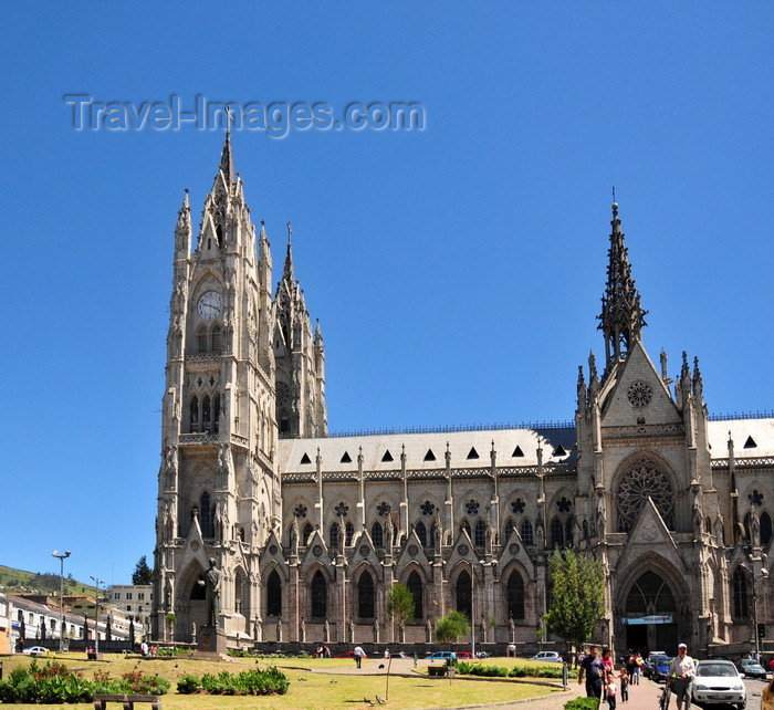 ecuador126: Quito, Ecuador: Basilica of the National Vow seen from Parque García Moreno - Basílica del Sagrado Voto Nacional - photo by M.Torres - (c) Travel-Images.com - Stock Photography agency - Image Bank