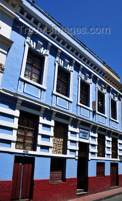 ecuador132: Quito, Ecuador: façade of Residencial Sisas - Calle Esmeraldas - photo by M.Torres - (c) Travel-Images.com - Stock Photography agency - Image Bank