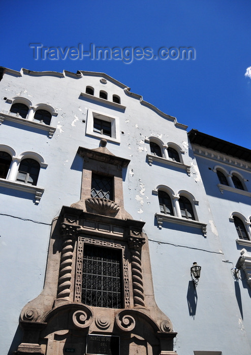 ecuador134: Quito, Ecuador: social security building on calle Olmedo, old Cuesta del Beaterio - Monte de Piedade del I.E.S.S. (Instituto Ecuatoriano de Seguridad Social) - photo by M.Torres - (c) Travel-Images.com - Stock Photography agency - Image Bank