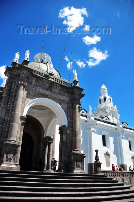 ecuador143: Quito, Ecuador: porch and foliated staircase of the Catedral Metropolitana - Metropolitan Cathedral - this jewel of the Spanish Empire is the resting place of Mariscal Sucre, some of the Republic's presidents as well as numerous clergy - photo by M.Torres - (c) Travel-Images.com - Stock Photography agency - Image Bank