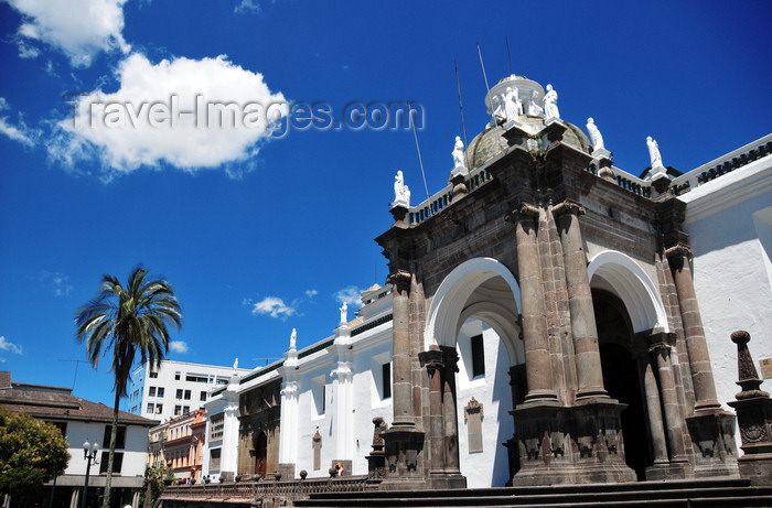 ecuador146: Quito, Ecuador: Catedral Metropolitana - Metropolitan Cathedral - Plaza de La Independencia - seat of the Roman Catholic Archdiocese of Quito - Old City of Quito - UNESCO World Heritage Site - casco antiguo - photo by M.Torres - (c) Travel-Images.com - Stock Photography agency - Image Bank