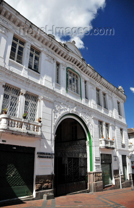 ecuador160: Quito, Ecuador: Calle António José Sucre - Pasage Tobar shopping gallery - colonial center built over the ashes of what was once a major part of the Inca empire - photo by M.Torres - (c) Travel-Images.com - Stock Photography agency - Image Bank