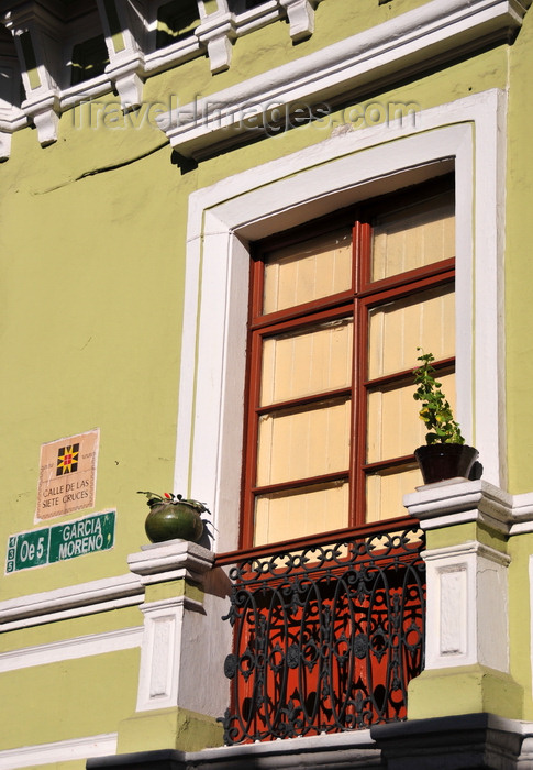 ecuador168: Quito, Ecuador: elegant balcony on Calle Gabriel Garcia Moreno - photo by M.Torres - (c) Travel-Images.com - Stock Photography agency - Image Bank