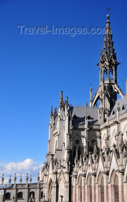 ecuador171: Quito, Ecuador: Basilica of the National Vow - eastern façade and the crossing with the Torre del Condor - Basílica del Sagrado Voto Nacional - photo by M.Torres - (c) Travel-Images.com - Stock Photography agency - Image Bank