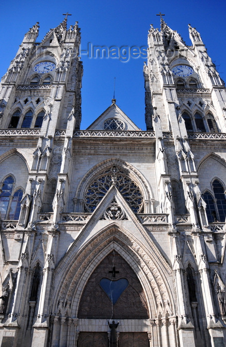 ecuador172: Quito, Ecuador: Neogothic architecture of the Basilica of the National Vow - Basílica del Sagrado Voto Nacional - Archdiocese of Quito - photo by M.Torres - (c) Travel-Images.com - Stock Photography agency - Image Bank