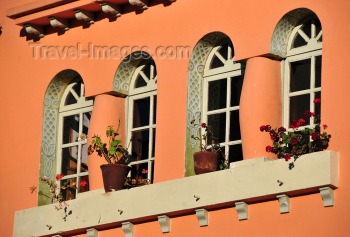 ecuador175: Quito, Ecuador: elegant windows - building in the plazuela of Capilla de El Belén - Calle Luis Sodiro - photo by M.Torres - (c) Travel-Images.com - Stock Photography agency - Image Bank