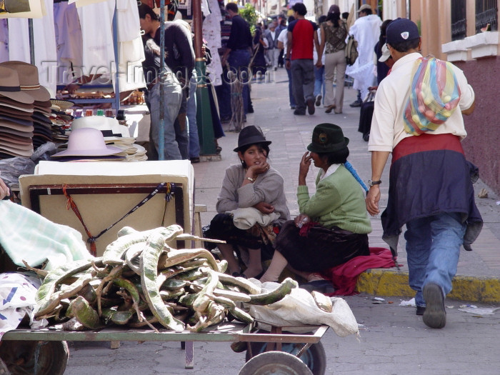 ecuador26: Ecuador - Otavalo (provincia de Imbabura): selling hats at the market (photo by A.Caudron) - (c) Travel-Images.com - Stock Photography agency - Image Bank