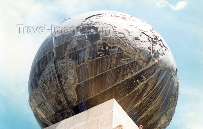 ecuador28: Pichincha province: latitude zero - Equator monument - detail - globe (photo by G.Frysinger) - (c) Travel-Images.com - Stock Photography agency - Image Bank