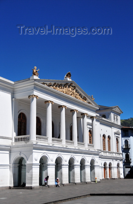 ecuador30: Quito, Ecuador: Plaza del Teatro / Plaza Chica - Teatro Nacional Sucre - neo classical façade by the architect Franscisco Schmit - - Ionic columns supporting the pediment - photo by M.Torres - (c) Travel-Images.com - Stock Photography agency - Image Bank