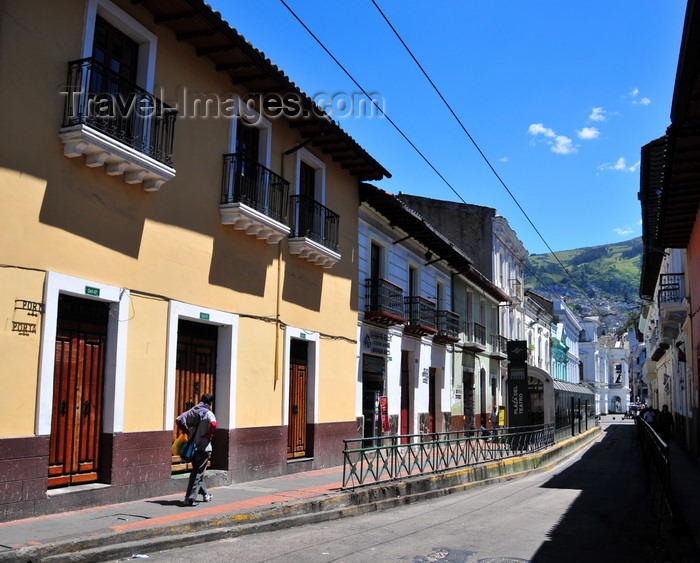 ecuador44: Quito, Ecuador: walking along calle Manabí, towards Sucre National Theater - photo by M.Torres - (c) Travel-Images.com - Stock Photography agency - Image Bank