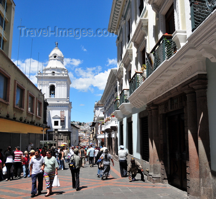 ecuador48: Quito, Ecuador: Calle Chile - pedestrian area - San Augustin church in the background - Ventanillas Municipales on the right - photo by M.Torres - (c) Travel-Images.com - Stock Photography agency - Image Bank