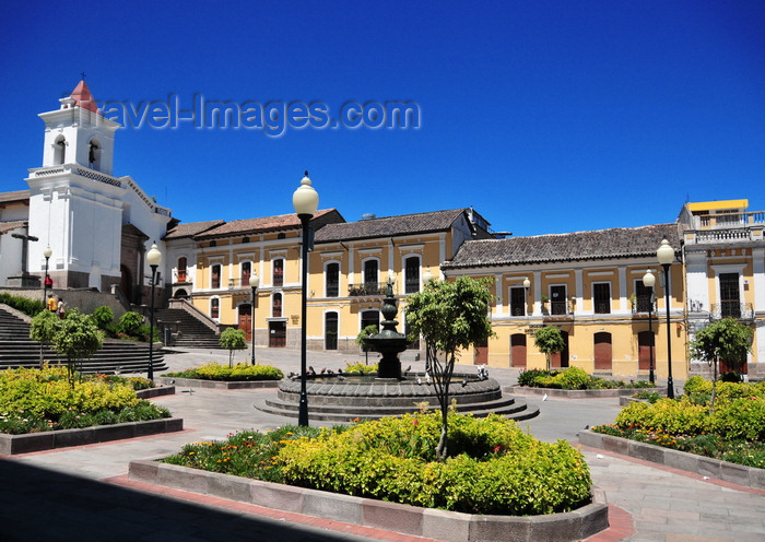 ecuador64: Quito, Ecuador: Plaza and Iglesia de San Blas seen from Calle Francisco de Caldas - photo by M.Torres - (c) Travel-Images.com - Stock Photography agency - Image Bank