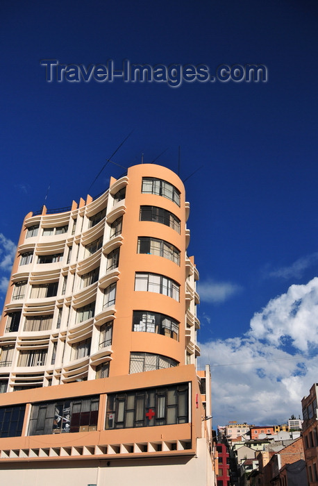 ecuador70: Quito, Ecuador: curvy building of a clinic - Avenida Gran Colombia and Calle Antonio de Elizalde - Plaza Simón Bolívar - photo by M.Torres - (c) Travel-Images.com - Stock Photography agency - Image Bank