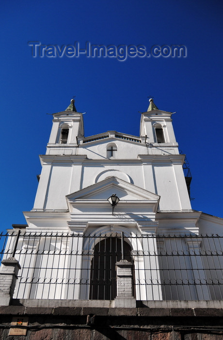 ecuador74: Quito, Ecuador: shimmering white façade of Iglesia Santa Bárbara, built in the sixteenth century - corner of Calles Manabi and García Moreno - photo by M.Torres - (c) Travel-Images.com - Stock Photography agency - Image Bank