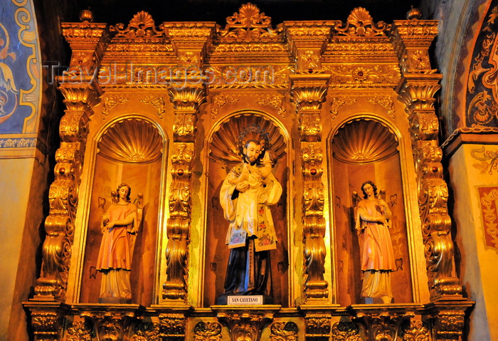 ecuador75: Quito, Ecuador: Iglesia de San Agustín - Church of St. Augustine - gilded altar dedicated to San Cayetano - parroquia González Suárez - photo by M.Torres - (c) Travel-Images.com - Stock Photography agency - Image Bank