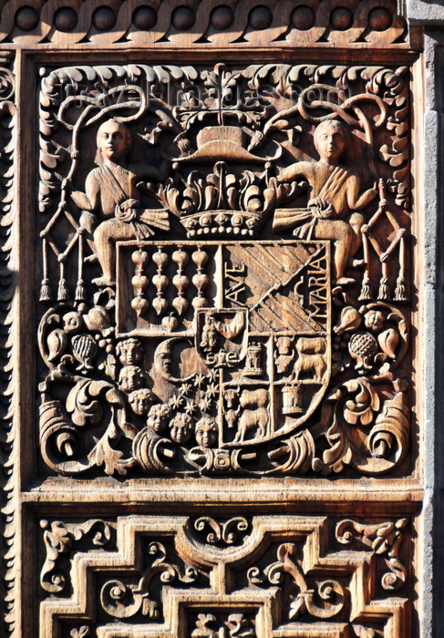 ecuador76: Quito, Ecuador: wood carved door with heraldic motif of the Iglesia y Monasterio del Carmen Bajo - Lower Carmelite Church - puerta tallada en madera - photo by M.Torres - (c) Travel-Images.com - Stock Photography agency - Image Bank