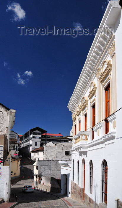 ecuador85: Quito, Ecuador: sunny façade on Calle Guayaquil - La Ronda district - photo by M.Torres - (c) Travel-Images.com - Stock Photography agency - Image Bank